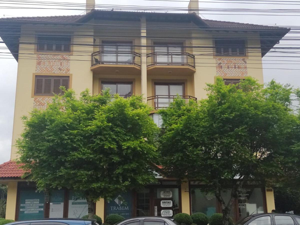 Apartamento Ensolarado No Centro De Gramado Appartement Buitenkant foto